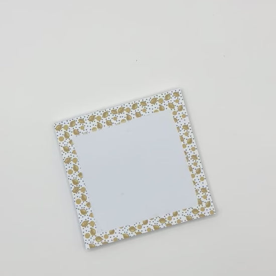 Showcasing square memo pad with lemon design